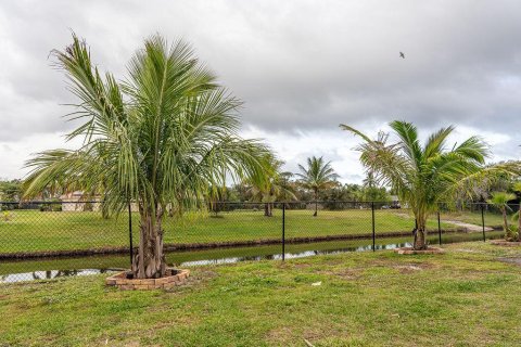 House in Port St. Lucie, Florida 5 bedrooms, 211.26 sq.m. № 2082754 - photo 2