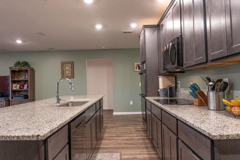 House in Port St. Lucie, Florida 5 bedrooms, 211.26 sq.m. № 2082754 - photo 9
