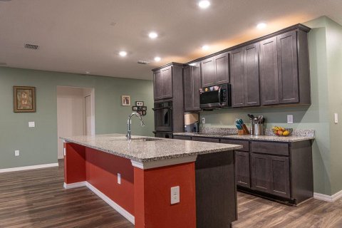 House in Port St. Lucie, Florida 5 bedrooms, 211.26 sq.m. № 2082754 - photo 8