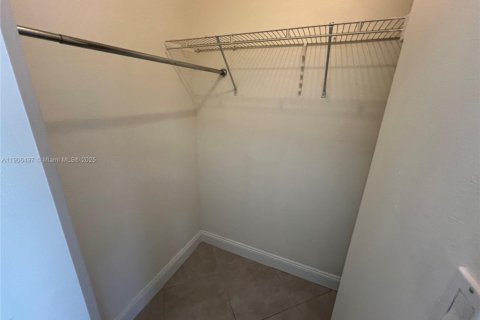 House in Hollywood, Florida 1 bedroom № 1957213 - photo 6