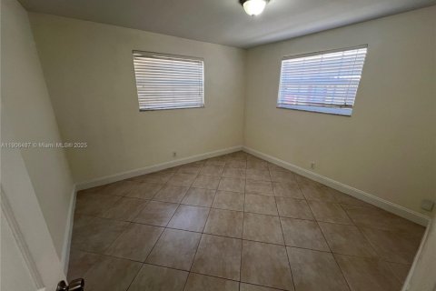 House in Hollywood, Florida 1 bedroom № 1957213 - photo 8