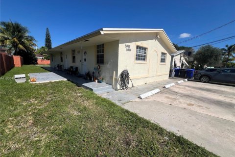 House in Hollywood, Florida 1 bedroom № 1957213 - photo 11