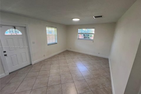 House in Hollywood, Florida 1 bedroom № 1957213 - photo 5