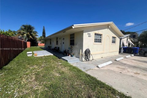 House in Hollywood, Florida 1 bedroom № 1957213 - photo 12