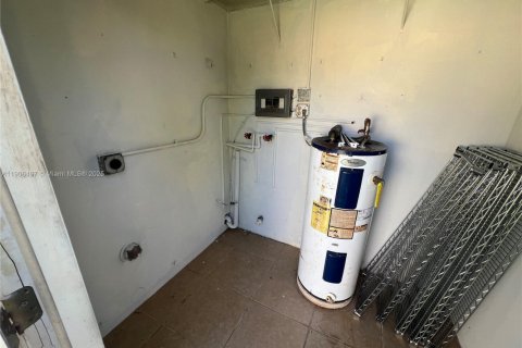 House in Hollywood, Florida 1 bedroom № 1957213 - photo 9