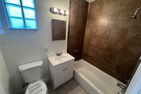 House in Hollywood, Florida 1 bedroom № 1957213 - photo 7