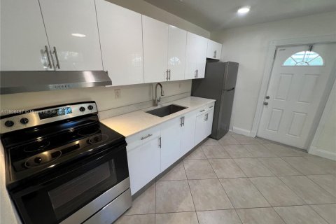 House in Hollywood, Florida 1 bedroom № 1957213 - photo 3