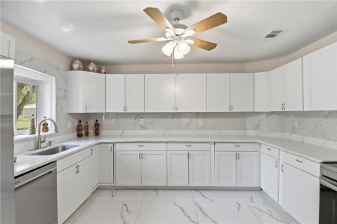 Villa ou maison à vendre à Inglis, Floride: 3 chambres, 165.09 m2 № 2344764 - photo 12