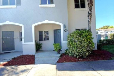 Touwnhouse à vendre à Homestead, Floride: 3 chambres, 141.03 m2 № 2170493 - photo 2