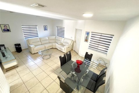 Touwnhouse à vendre à Homestead, Floride: 3 chambres, 141.03 m2 № 2170493 - photo 4
