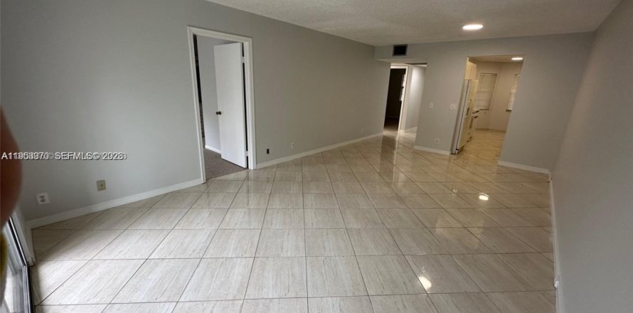 Condo in Pembroke Pines, Florida, 2 bedrooms  № 2011374
