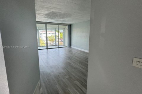Copropriété à louer à Miami, Floride: 1 chambre, 76.64 m2 № 2301206 - photo 11