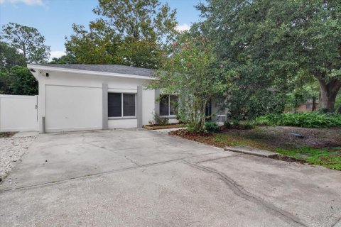 Villa ou maison à louer à Tampa, Floride: 5 chambres, 218.32 m2 № 2415318 - photo 4
