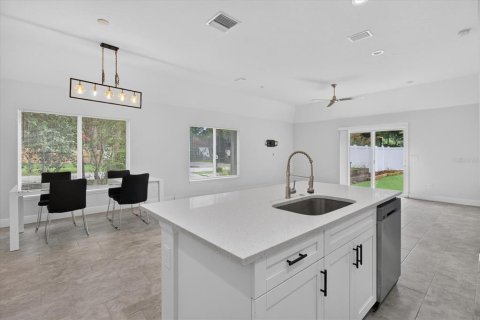 Villa ou maison à louer à Tampa, Floride: 5 chambres, 218.32 m2 № 2415318 - photo 18