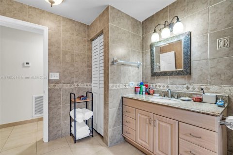 Купить виллу или дом в Хомстед, Флорида 5 спален, 216.56м2, № 1882408 - фото 30