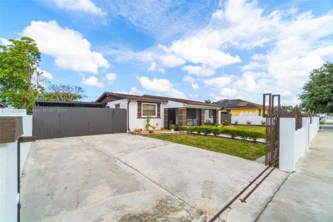 Купить виллу или дом в Хомстед, Флорида 5 спален, 216.56м2, № 1882408 - фото 1