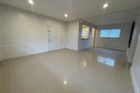 Снять в аренду кондоминиум в Майами-Бич, Флорида 2 спальни, 104.05м2, № 2001451 - фото 4