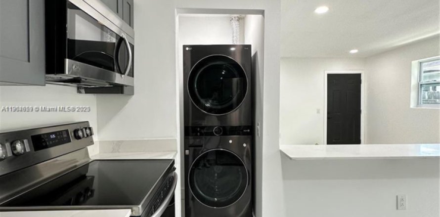 Appartement à Miami, Floride 3 chambres, 350.52 m2 № 1955133