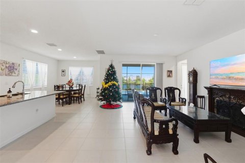 House in Kissimmee, Florida 5 bedrooms, 285.67 sq.m. № 2217382 - photo 10