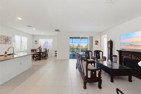 House in Kissimmee, Florida 5 bedrooms, 285.67 sq.m. № 2217382 - photo 9