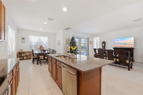 House in Kissimmee, Florida 5 bedrooms, 285.67 sq.m. № 2217382 - photo 22
