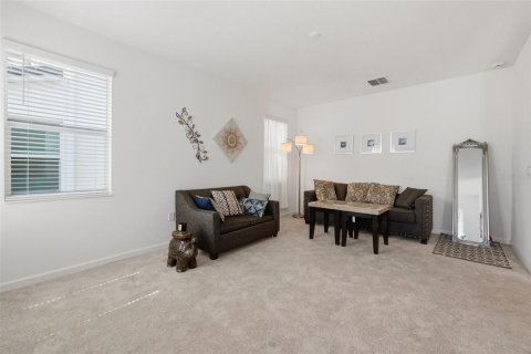 House in Kissimmee, Florida 5 bedrooms, 285.67 sq.m. № 2217382 - photo 8