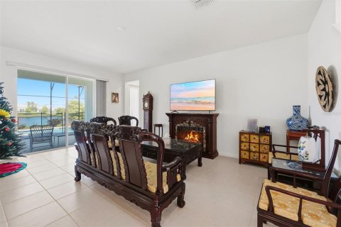 House in Kissimmee, Florida 5 bedrooms, 285.67 sq.m. № 2217382 - photo 11