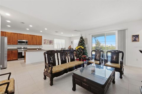 House in Kissimmee, Florida 5 bedrooms, 285.67 sq.m. № 2217382 - photo 12