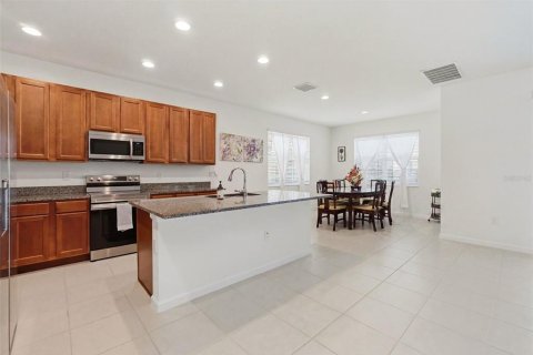 House in Kissimmee, Florida 5 bedrooms, 285.67 sq.m. № 2217382 - photo 15