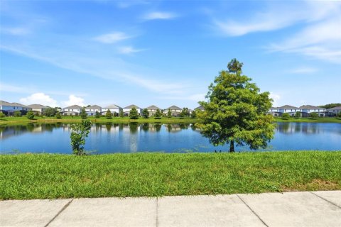 House in Kissimmee, Florida 5 bedrooms, 285.67 sq.m. № 2217382 - photo 3