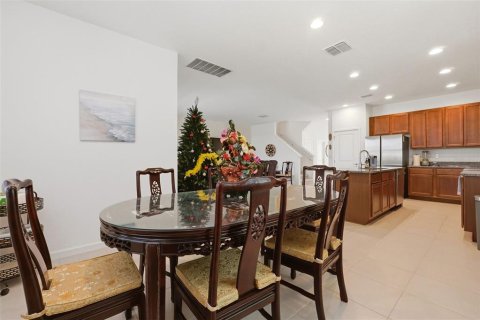 House in Kissimmee, Florida 5 bedrooms, 285.67 sq.m. № 2217382 - photo 25