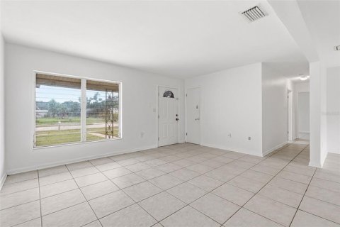 House in Port Charlotte, Florida 3 bedrooms, 111.02 sq.m. № 2152314 - photo 8