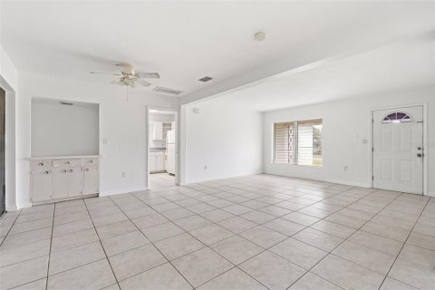 House in Port Charlotte, Florida 3 bedrooms, 111.02 sq.m. № 2152314 - photo 12