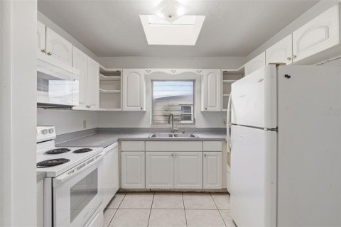 House in Port Charlotte, Florida 3 bedrooms, 111.02 sq.m. № 2152314 - photo 15