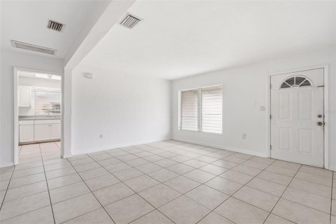 House in Port Charlotte, Florida 3 bedrooms, 111.02 sq.m. № 2152314 - photo 14