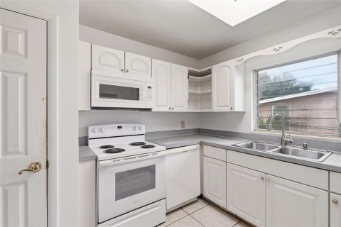 House in Port Charlotte, Florida 3 bedrooms, 111.02 sq.m. № 2152314 - photo 16