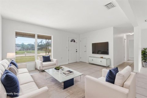 House in Port Charlotte, Florida 3 bedrooms, 111.02 sq.m. № 2152314 - photo 9