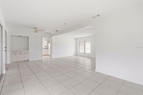 House in Port Charlotte, Florida 3 bedrooms, 111.02 sq.m. № 2152314 - photo 13