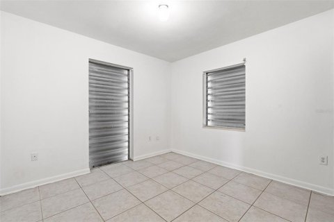 House in Port Charlotte, Florida 3 bedrooms, 111.02 sq.m. № 2152314 - photo 23