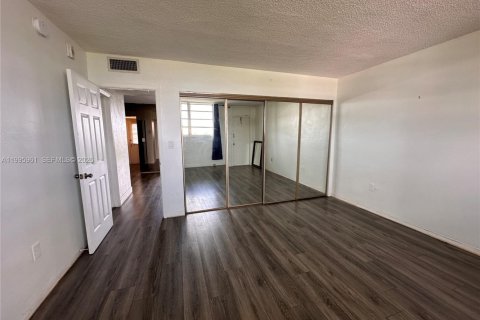 Купить кондоминиум в Норт-Майами, Флорида 1 спальня, 67.35м2, № 2064474 - фото 20