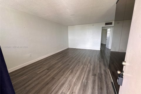 Купить кондоминиум в Норт-Майами, Флорида 1 спальня, 67.35м2, № 2064474 - фото 7