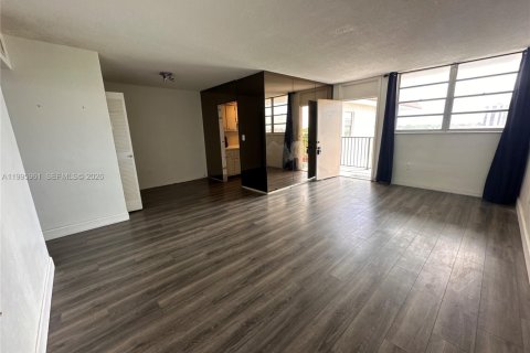 Купить кондоминиум в Норт-Майами, Флорида 1 спальня, 67.35м2, № 2064474 - фото 9