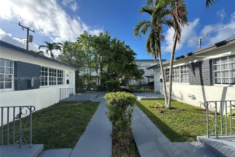 Condominio en Miami Beach, Florida, 1 dormitorio  № 2050475