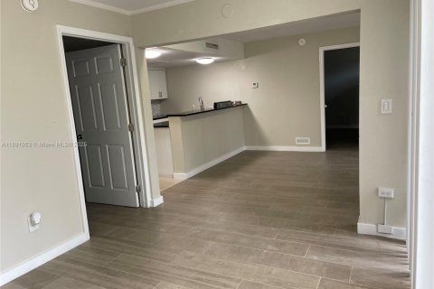Touwnhouse à louer à Miami Lakes, Floride: 2 chambres, 73.39 m2 № 1944412 - photo 3