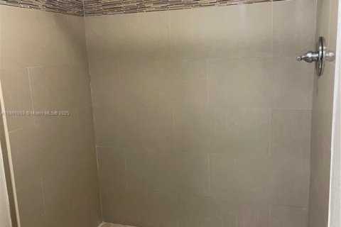 Touwnhouse à louer à Miami Lakes, Floride: 2 chambres, 73.39 m2 № 1944412 - photo 6