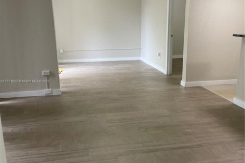 Touwnhouse à louer à Miami Lakes, Floride: 2 chambres, 73.39 m2 № 1944412 - photo 7