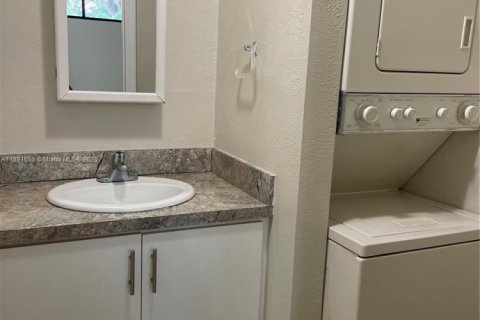 Touwnhouse à louer à Miami Lakes, Floride: 2 chambres, 73.39 m2 № 1944412 - photo 10