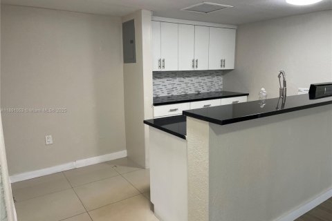 Touwnhouse à louer à Miami Lakes, Floride: 2 chambres, 73.39 m2 № 1944412 - photo 1