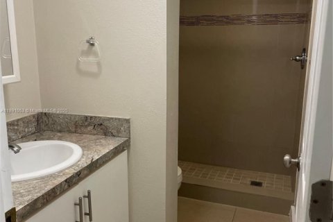 Touwnhouse à louer à Miami Lakes, Floride: 2 chambres, 73.39 m2 № 1944412 - photo 5