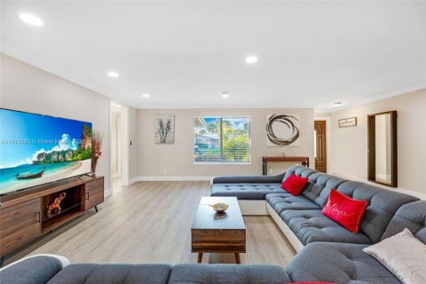 Снять в аренду виллу или дом в Форт-Лодердейл, Флорида 4 спальни, 210.14м2, № 2036894 - фото 4